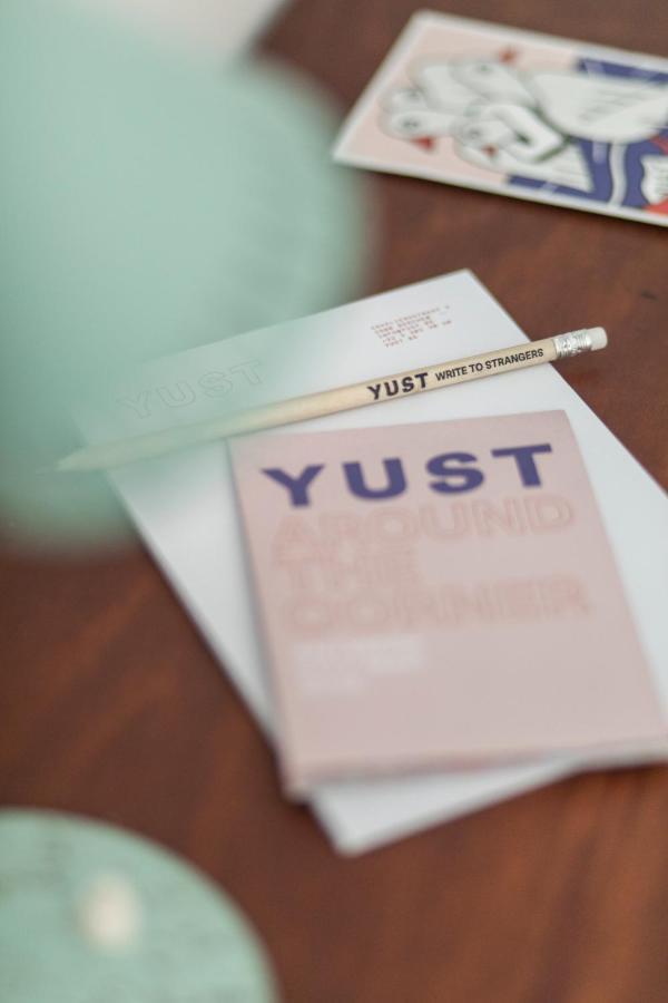 Yust Liege Hotell Exteriör bild